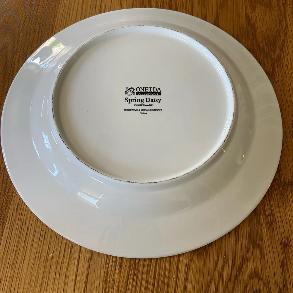 Oneida Spring Daisy Ceramic Serving Dish - Picture 4 of 5